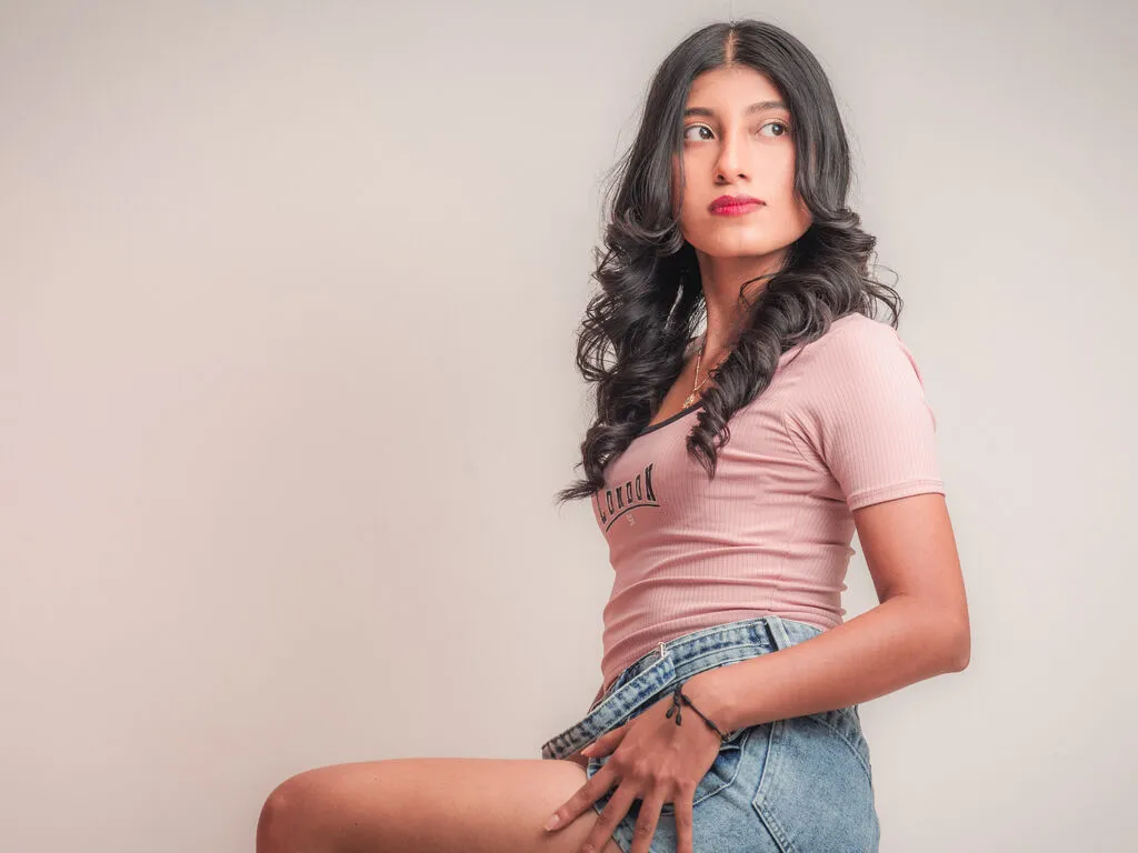 YeseniaRodriguez from LiveJasmin