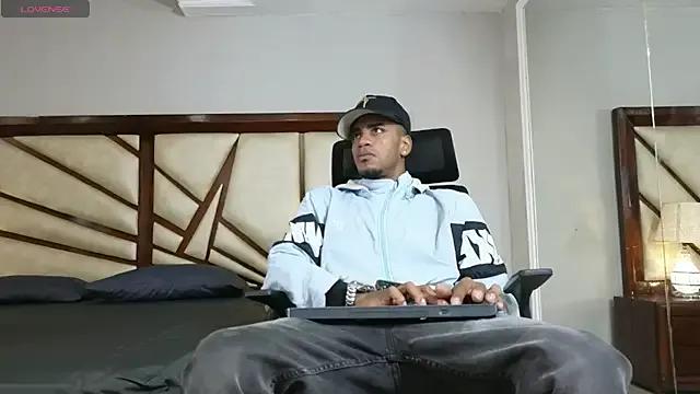 AaronCruz_ from StripChat