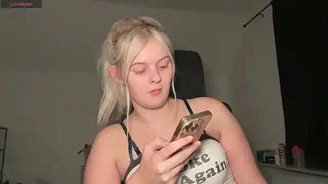 Allylove03 from StripChat