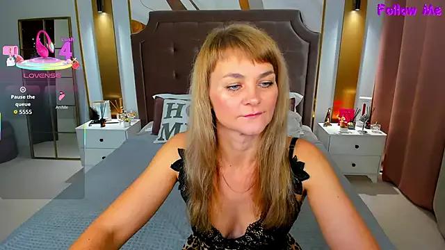 Annasimonsj from StripChat