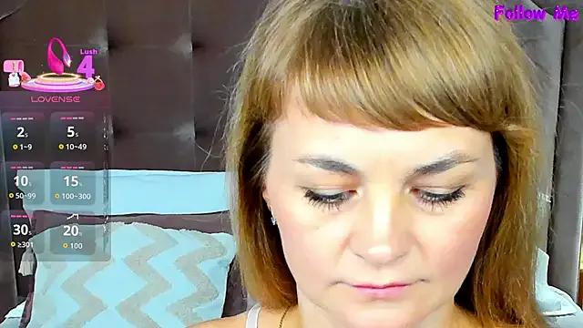 Annasimonsj from StripChat