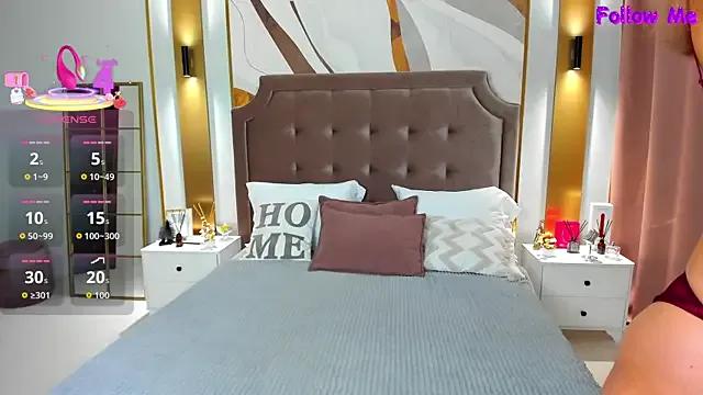 Annasimonsj from StripChat