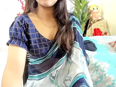 AttractiveQueen2002 from StripChat