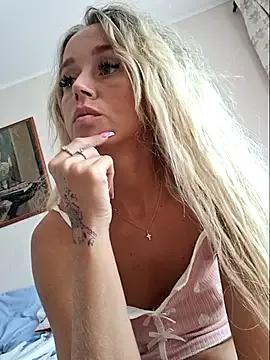 B_l_o_n_d_i_n_k_a from StripChat