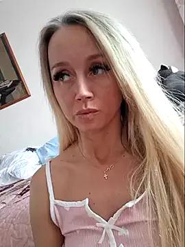 B_l_o_n_d_i_n_k_a from StripChat