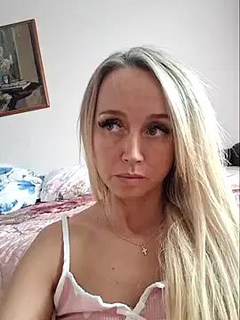 B_l_o_n_d_i_n_k_a from StripChat
