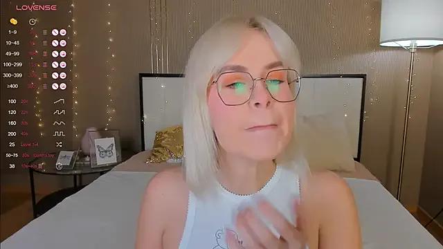 bellatip from StripChat
