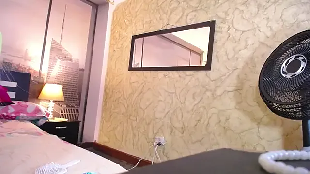 Bloom_bbc from StripChat