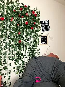 Butterflybootyy from StripChat