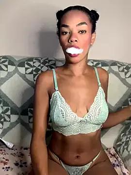 Cammgirlmii from StripChat