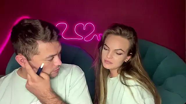 Deeplookscouple from StripChat