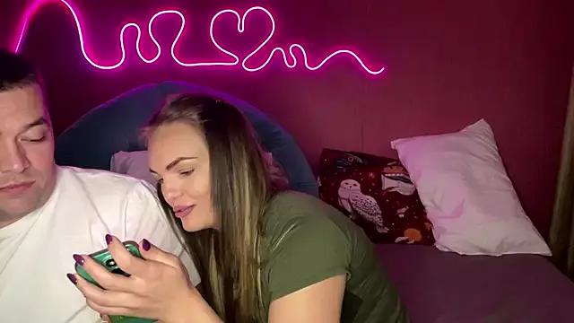 deeplookscouple from StripChat