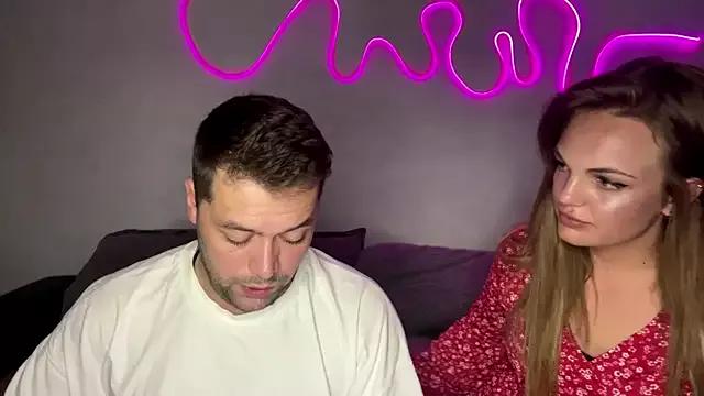 Deeplookscouple from StripChat