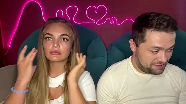 Deeplookscouple from StripChat