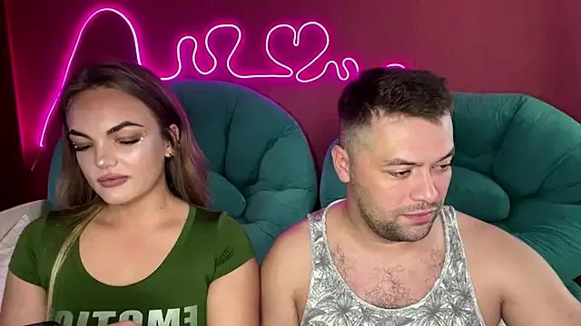 Deeplookscouple from StripChat