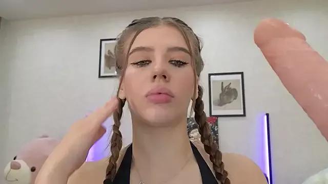 Dolly_ll from StripChat