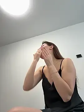 DollyRoma from StripChat