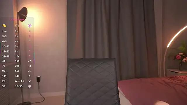 EleonorSimmes from StripChat