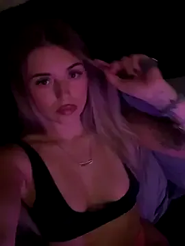 EllieEllxx from StripChat