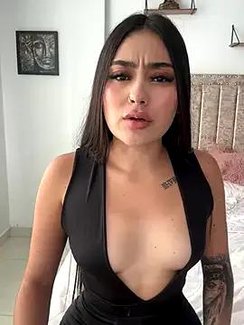 EmiilyEvans_ from StripChat