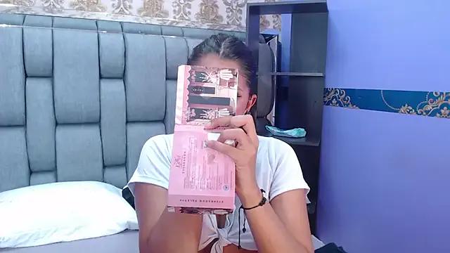 EMMA_ROGGER from StripChat