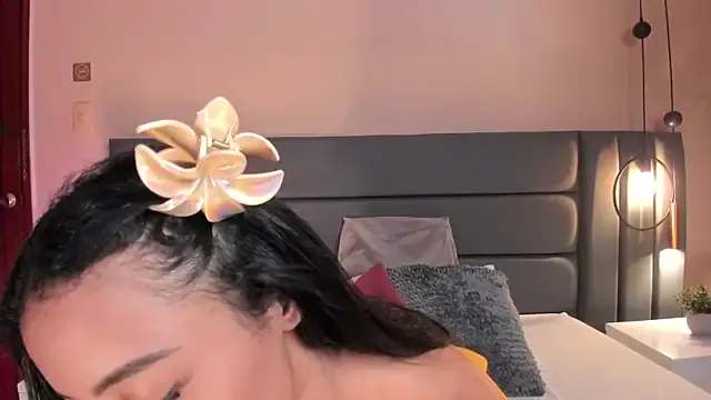 EmmaSaintt from StripChat