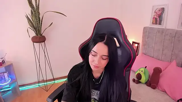 EmmyEvans1 from StripChat