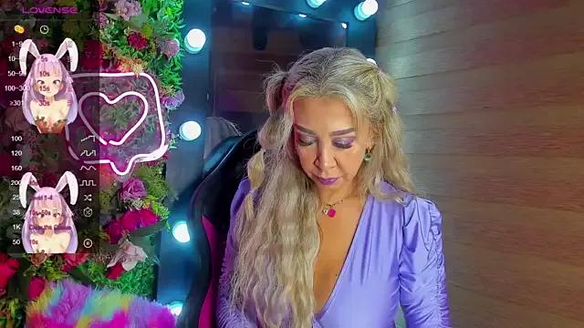 EvelinaGrey from StripChat