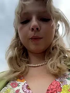 EveLittleSinner from StripChat