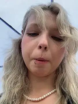 EveLittleSinner from StripChat