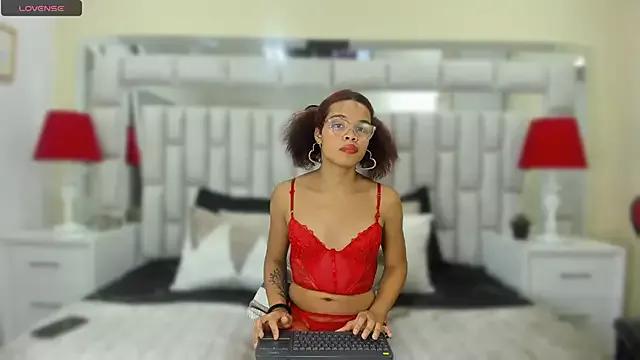 Evelyn_wine from StripChat