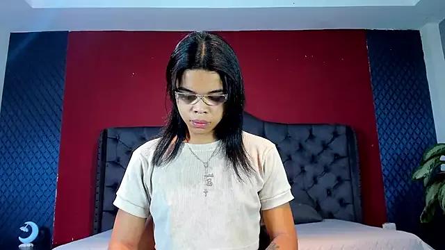 Evelyn_wine from StripChat