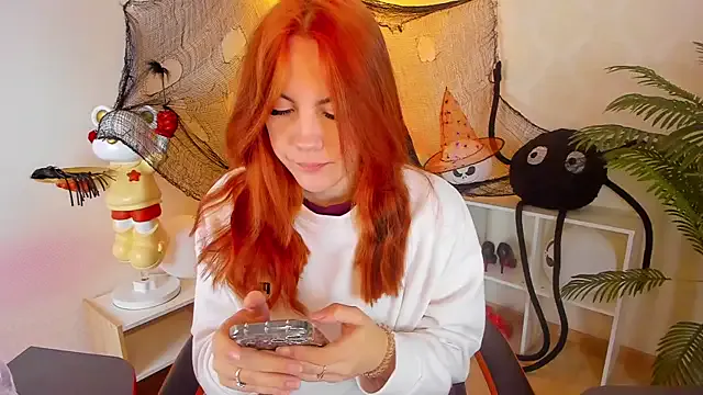 Gingerr_pie from StripChat