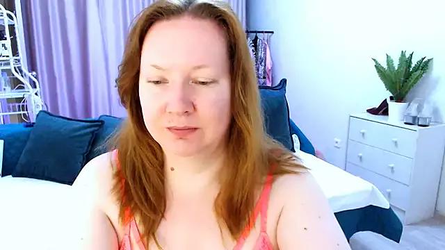 GoddessLara from StripChat