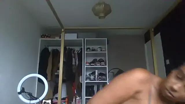 GoddessLunaNoir from StripChat