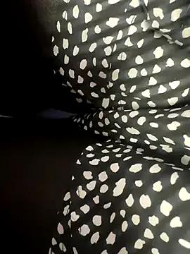 HiddenHoneyLDN from StripChat