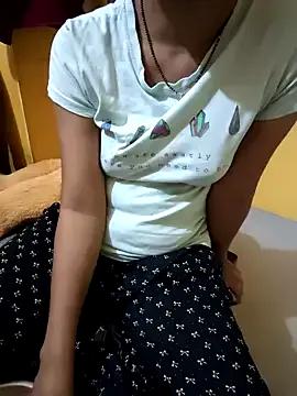 Innocent-pilla from StripChat