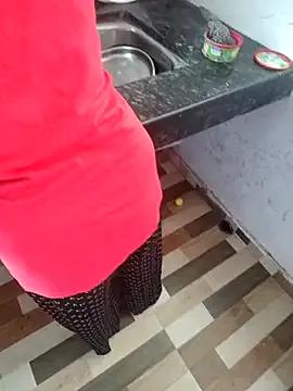 Innocent-pilla from StripChat