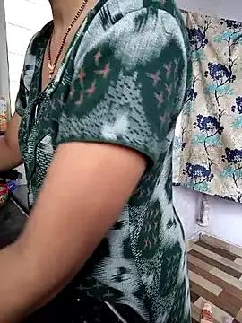 Innocent-pilla from StripChat