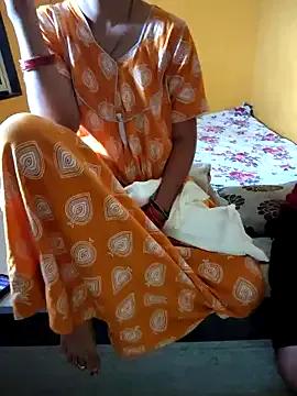 Innocent-pilla from StripChat