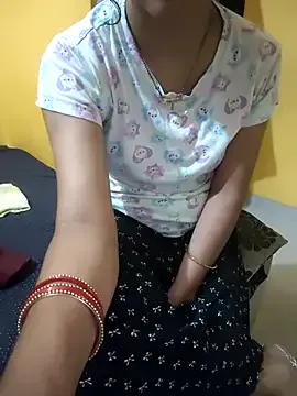 Innocent-pilla from StripChat