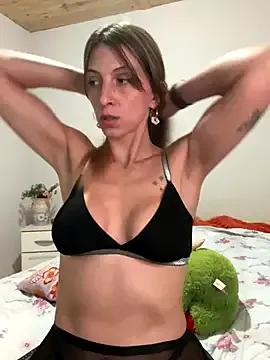 Irisdollhot from StripChat