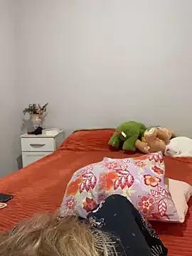Irisdollhot from StripChat
