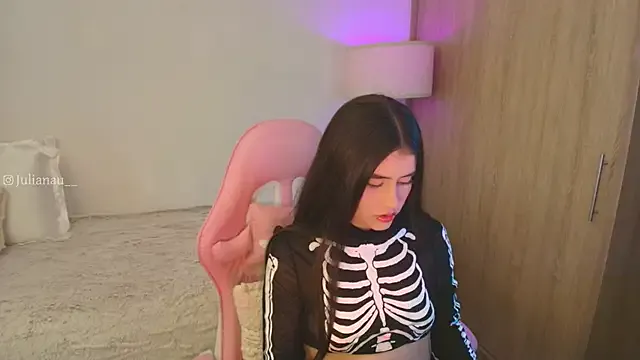 Iriswest_ from StripChat