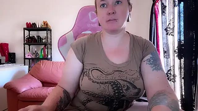 Kisicaxx from StripChat