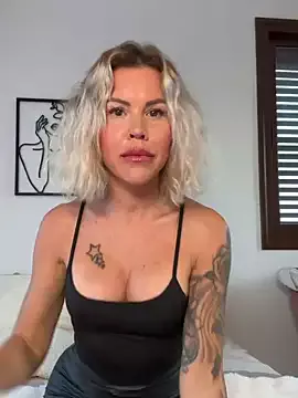 Lara_Bergmann from StripChat