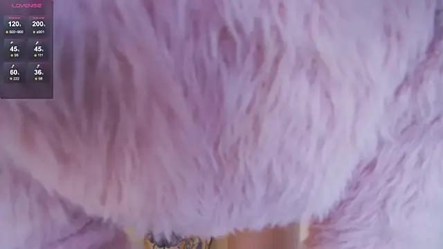 Lessysweety from StripChat