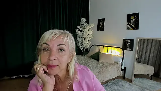 LiliaMoons from StripChat