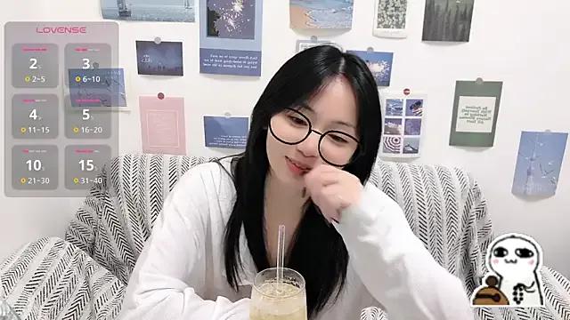 LiLiYbaby from StripChat