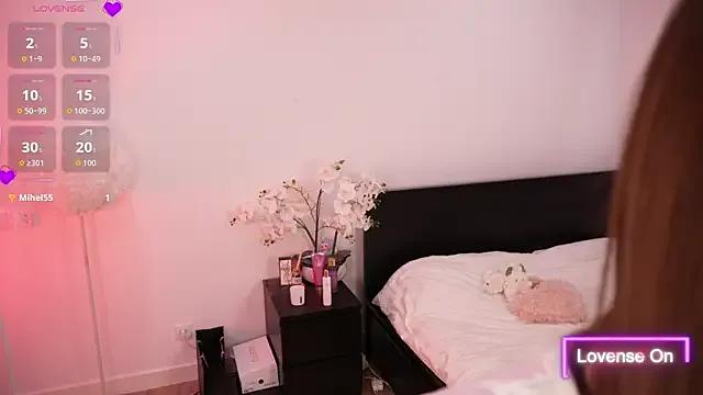 Lilly_Colins from StripChat